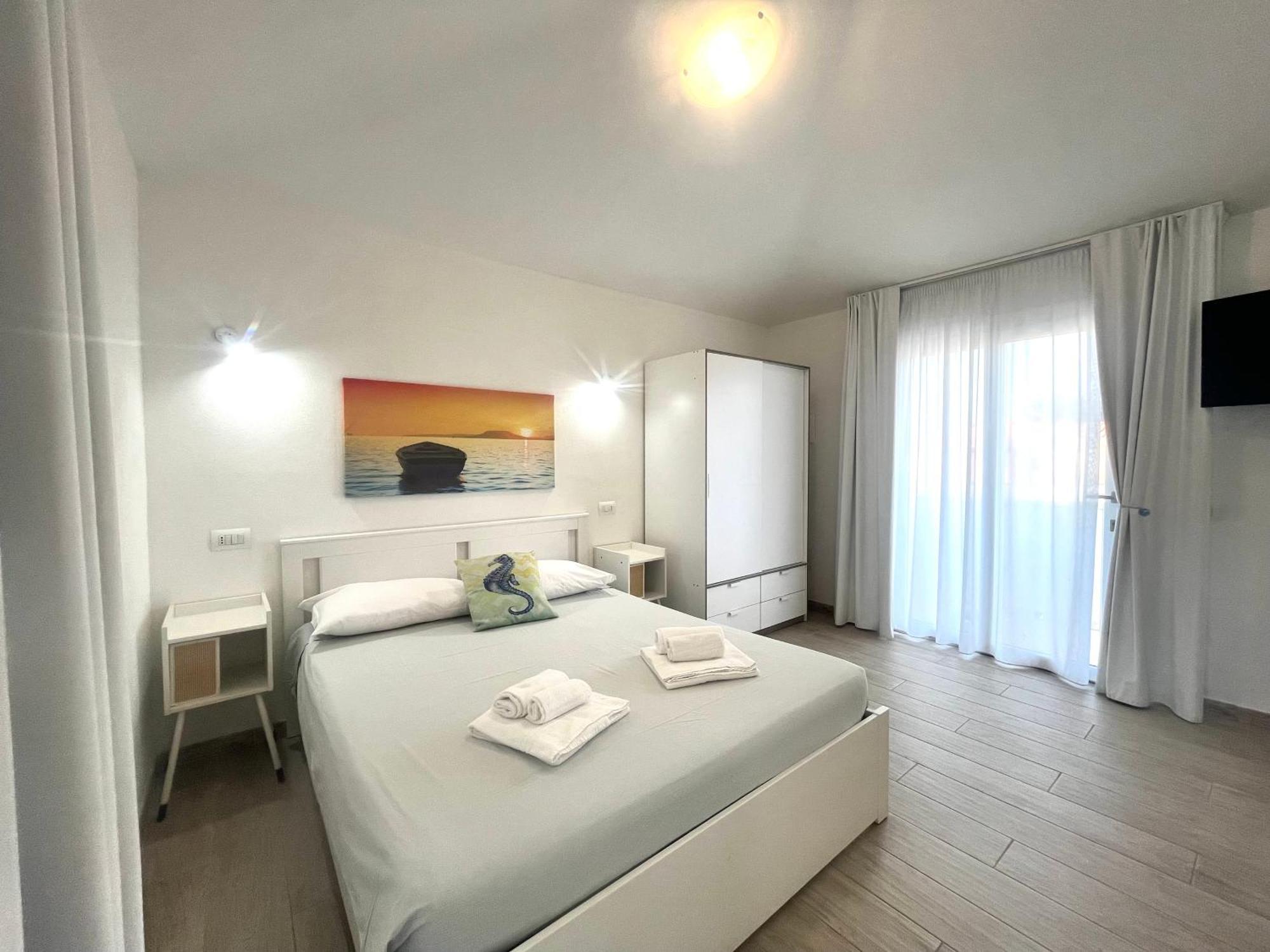 Case Vacanze "Bianco Mare" ポルト・ピノ エクステリア 写真